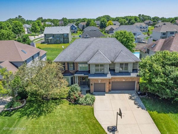 537 N Sycamore Lane , North Aurora, IL 60542