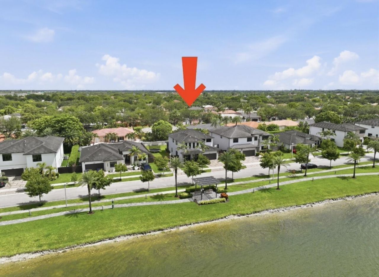 9023 NW 161st Terrace, Miami Lakes, FL 33018 Photo