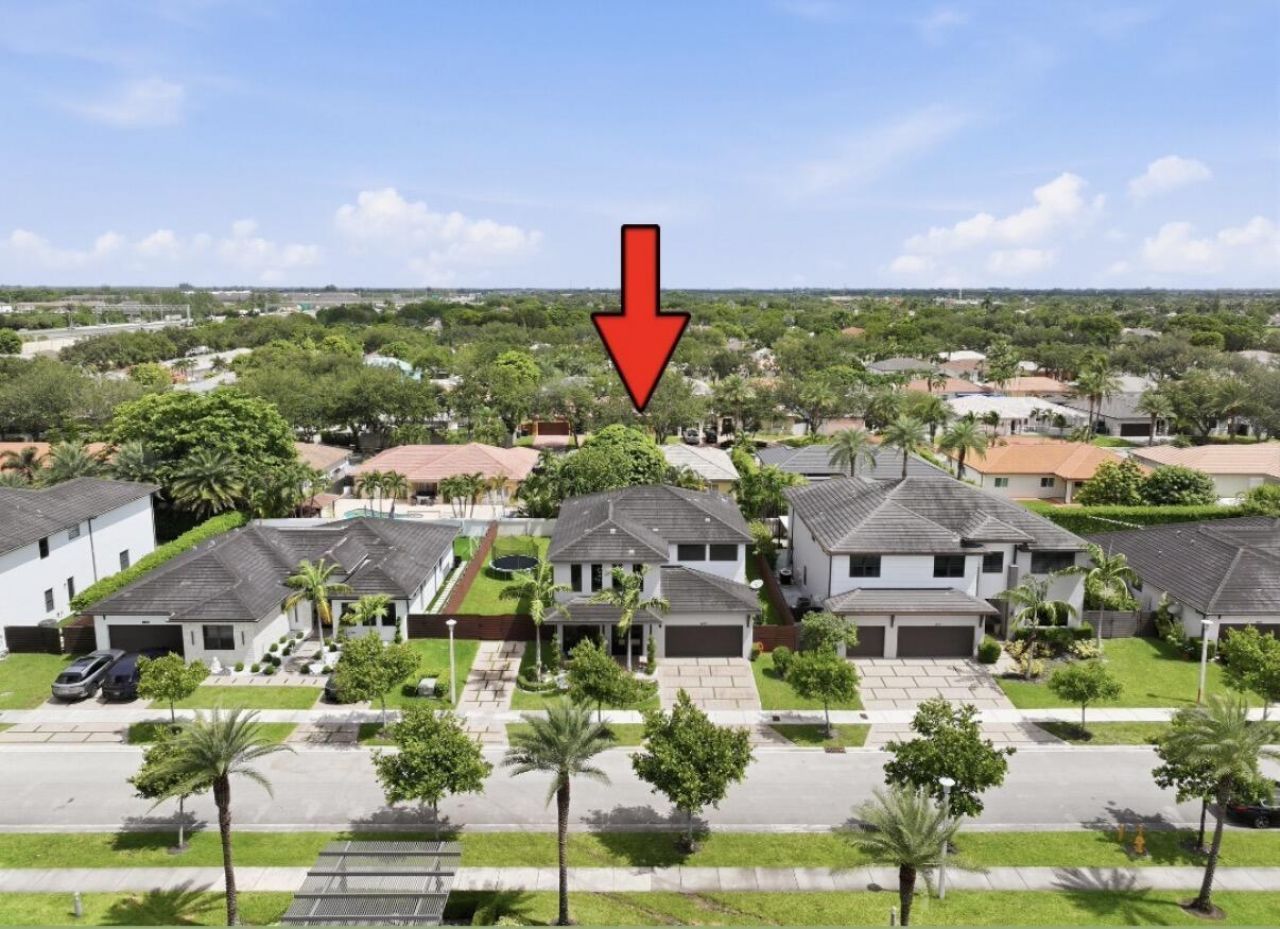 9023 NW 161st Terrace, Miami Lakes, FL 33018 Photo