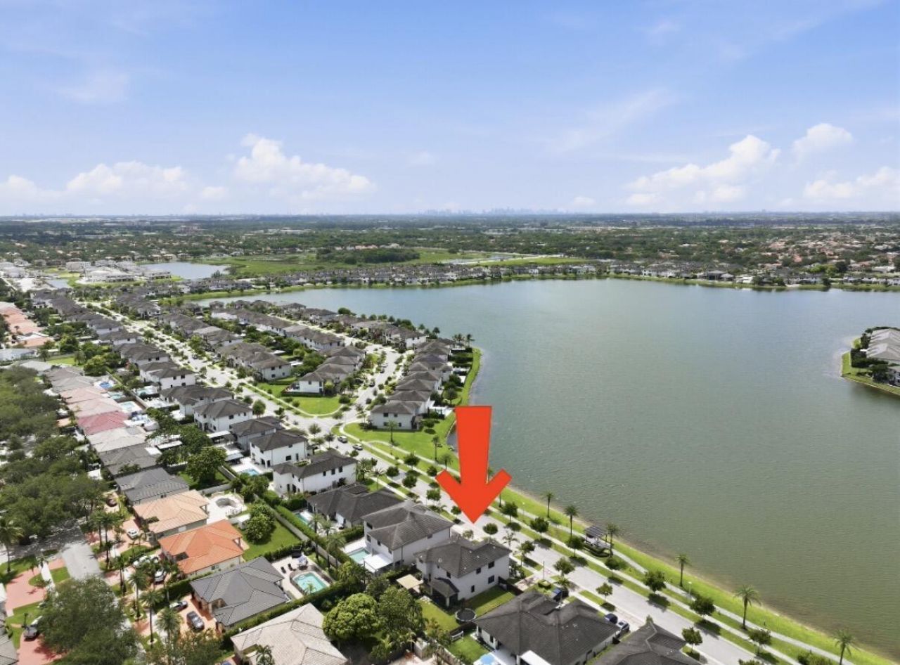 9023 NW 161st Terrace, Miami Lakes, FL 33018 Photo