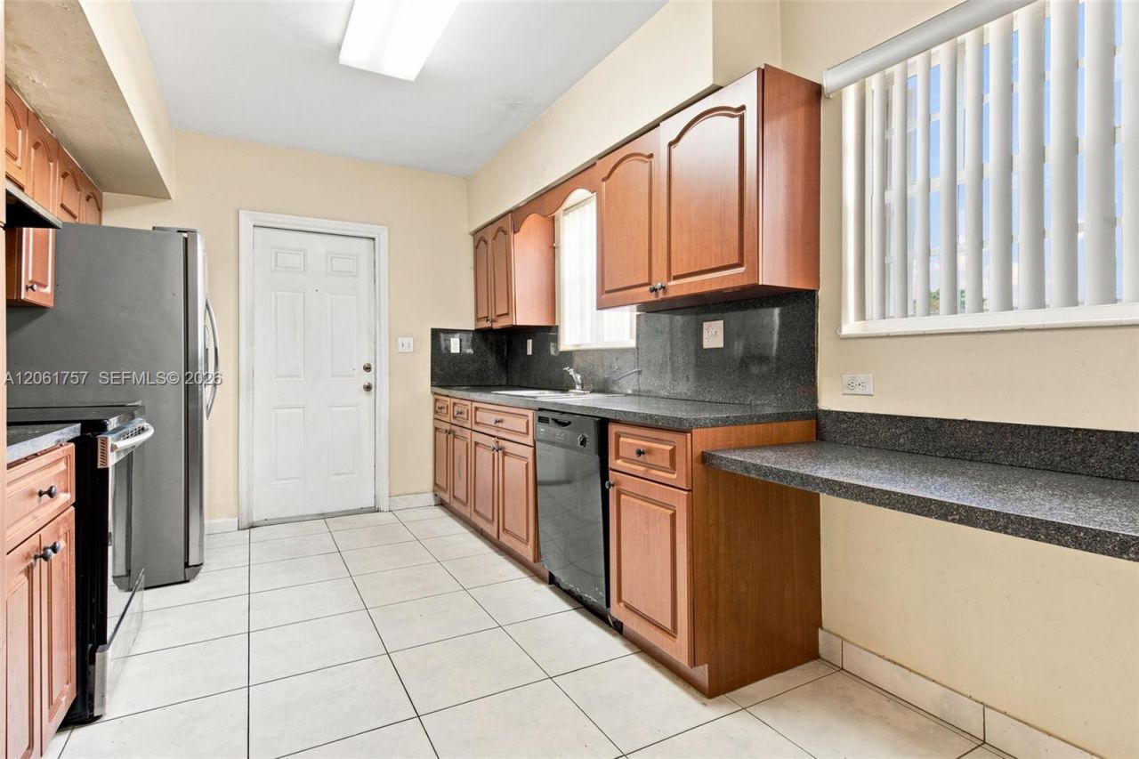 1760 NW 187th Ter, Miami Gardens, FL 33056 Photo
