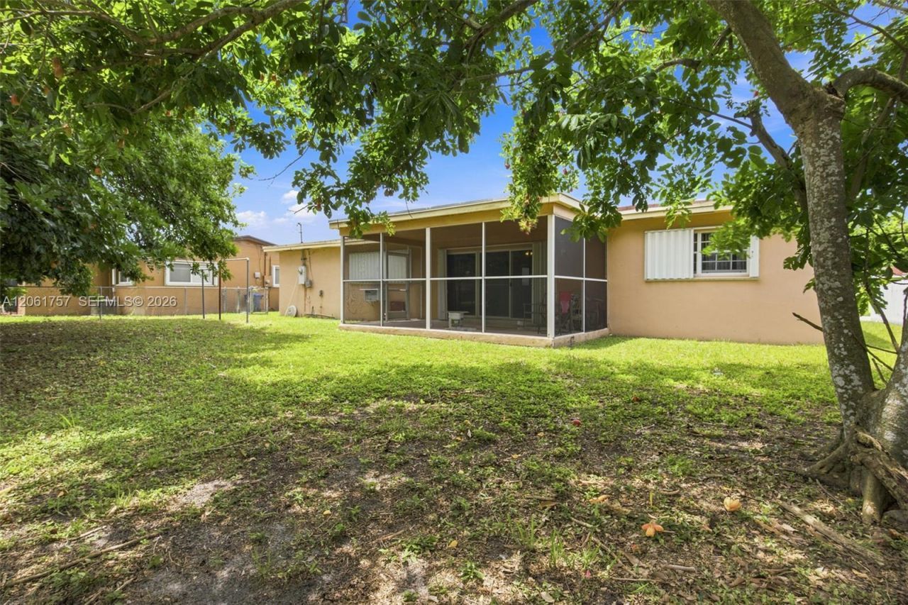 1760 NW 187th Ter, Miami Gardens, FL 33056 Photo