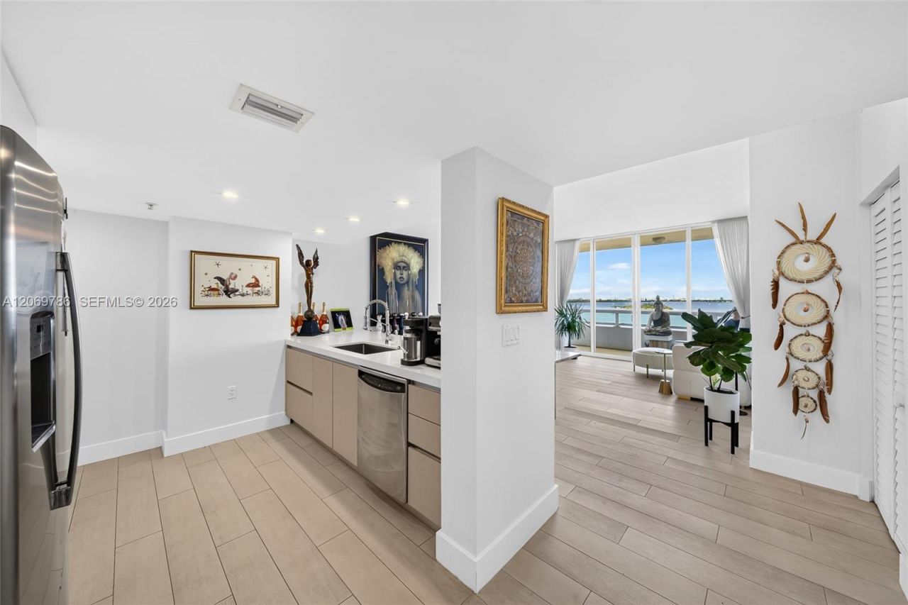1800 N Bayshore Dr, Unit 809, Miami, FL 33132 Photo
