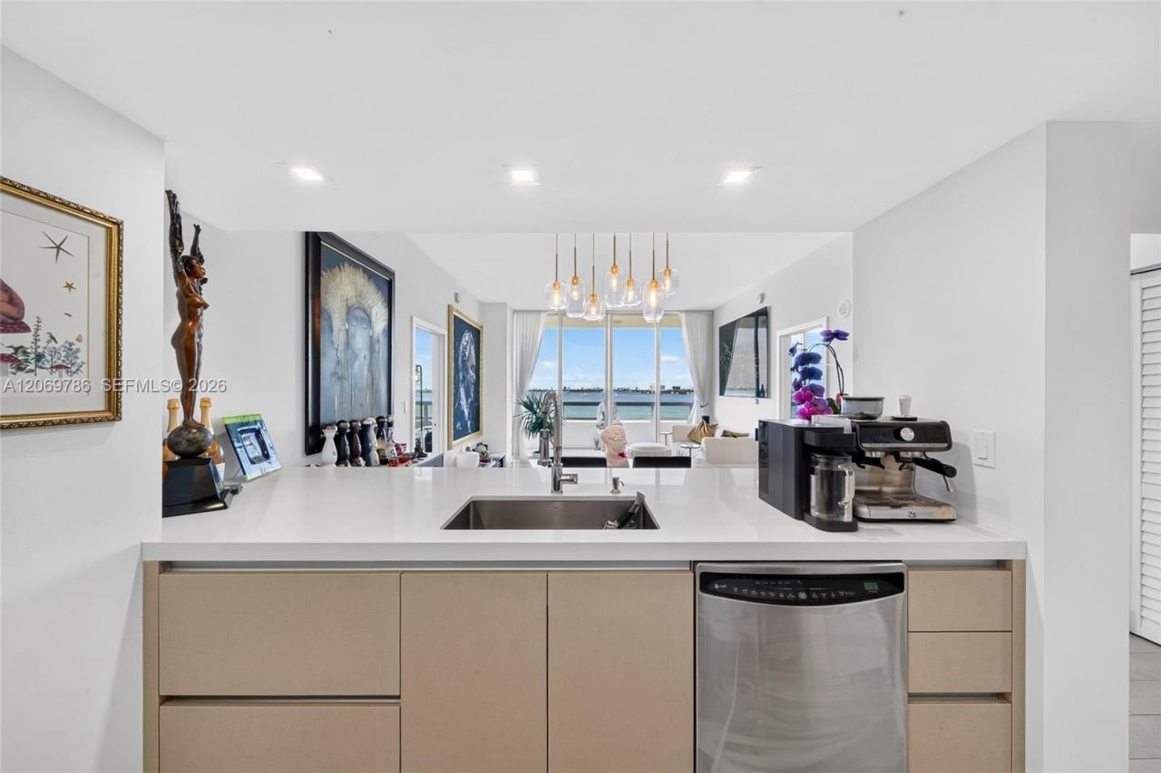 1800 N Bayshore Dr, Unit 809, Miami, FL 33132 Photo