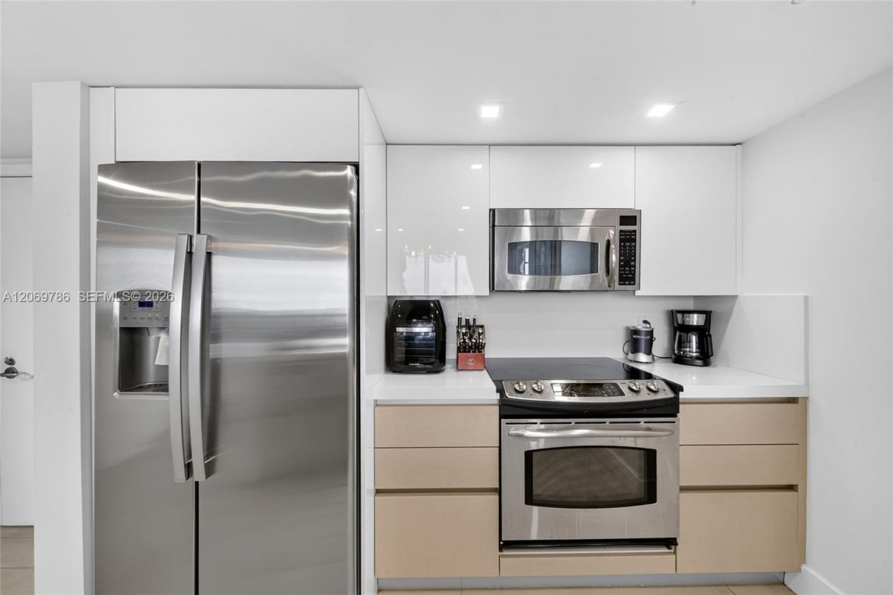 1800 N Bayshore Dr, Unit 809, Miami, FL 33132 Photo
