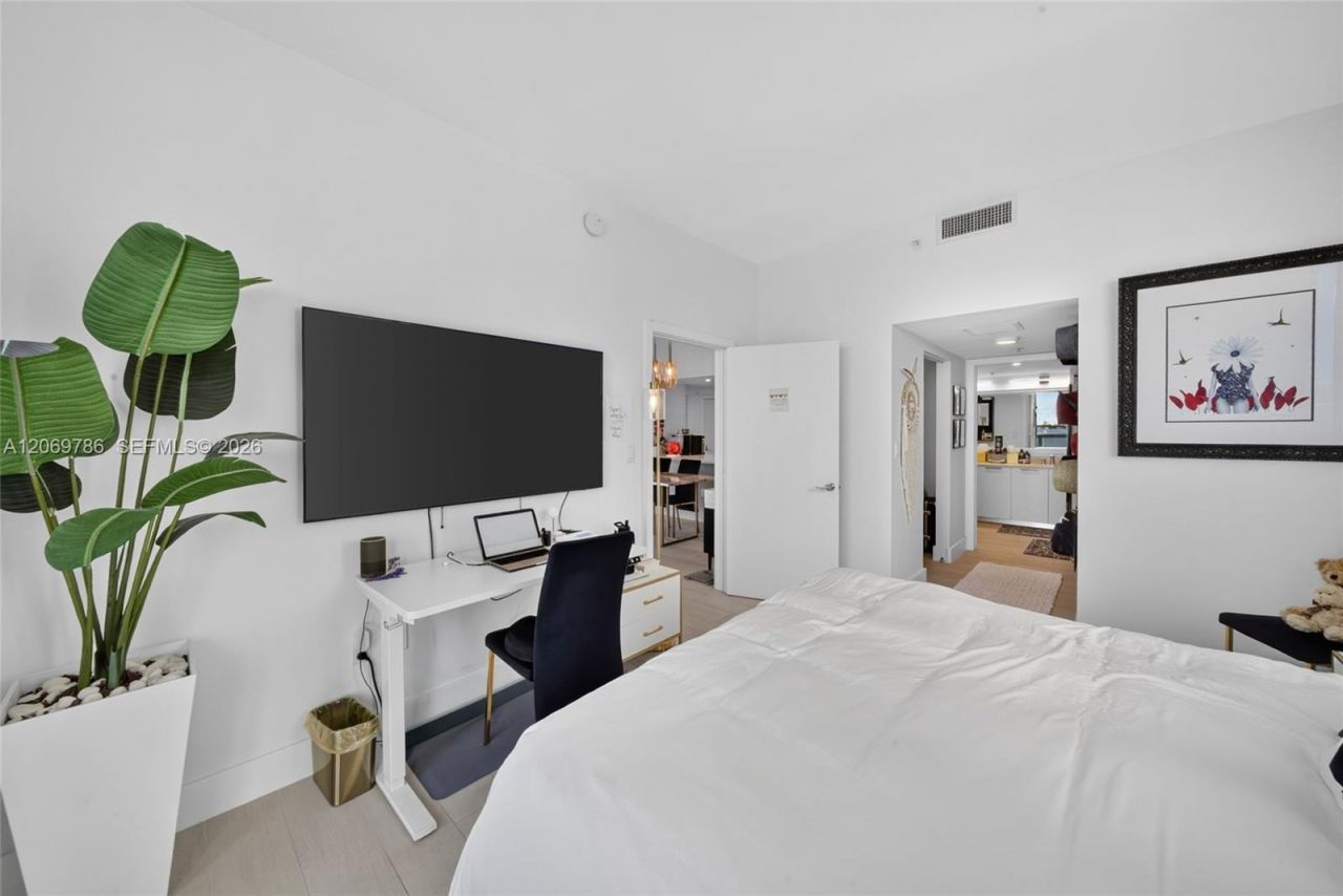 1800 N Bayshore Dr, Unit 809, Miami, FL 33132 Photo