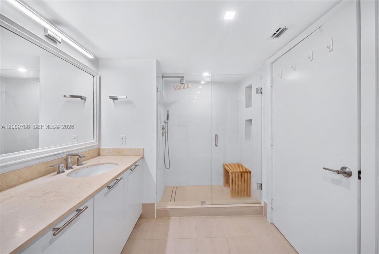 1800 N Bayshore Dr, Unit 809, Miami, FL 33132 Photo