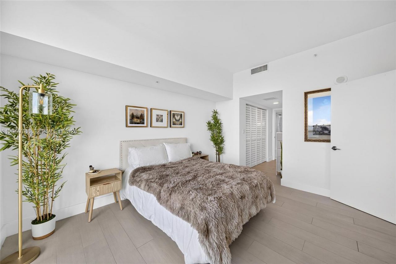 1800 N Bayshore Dr, Unit 809, Miami, FL 33132 Photo
