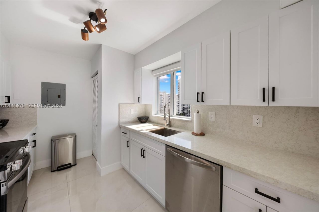 5900 Collins Ave , Unit 1204, Miami Beach, FL 33140 Photo