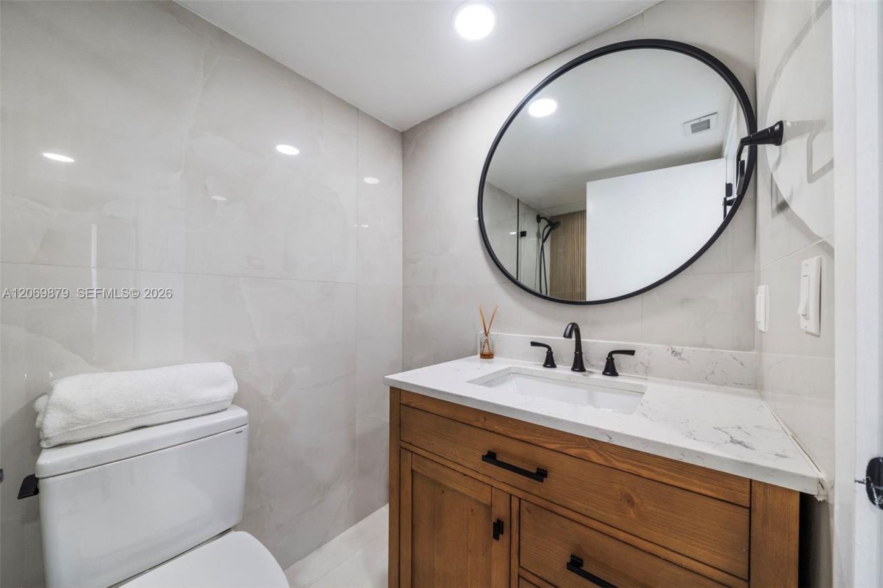 5900 Collins Ave , Unit 1204, Miami Beach, FL 33140 Photo