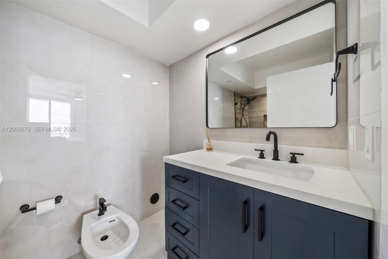 5900 Collins Ave , Unit 1204, Miami Beach, FL 33140 Photo