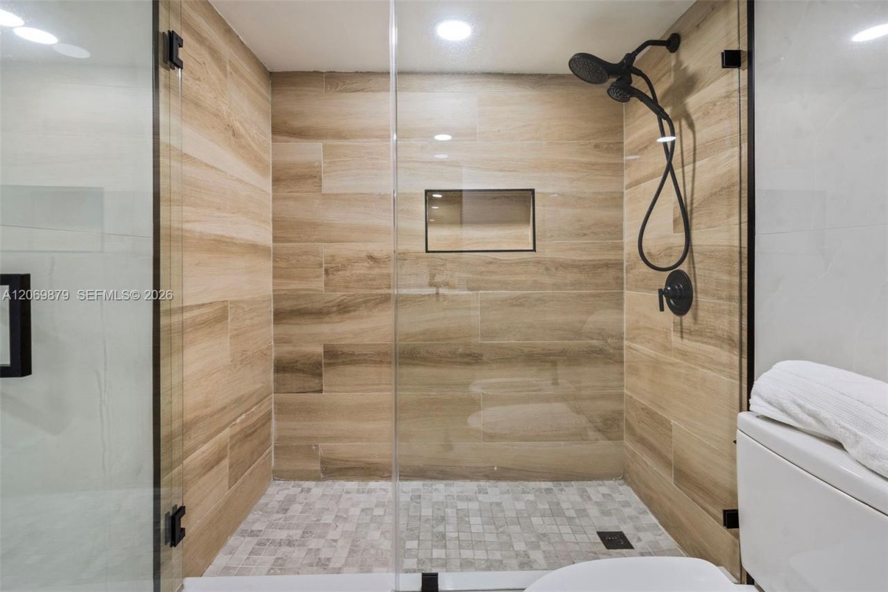 5900 Collins Ave , Unit 1204, Miami Beach, FL 33140 Photo