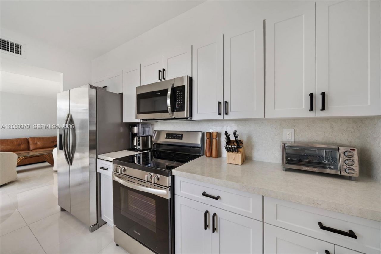 5900 Collins Ave , Unit 1204, Miami Beach, FL 33140 Photo