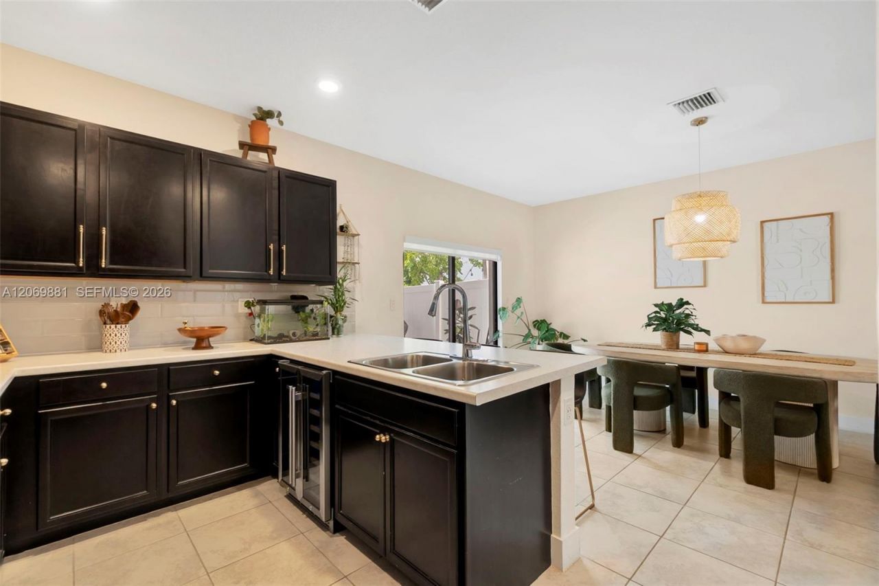 10615 W 34th Ct , Hialeah, FL 33018 Photo