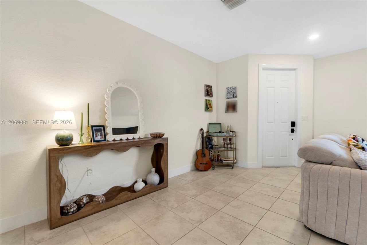 10615 W 34th Ct , Hialeah, FL 33018 Photo