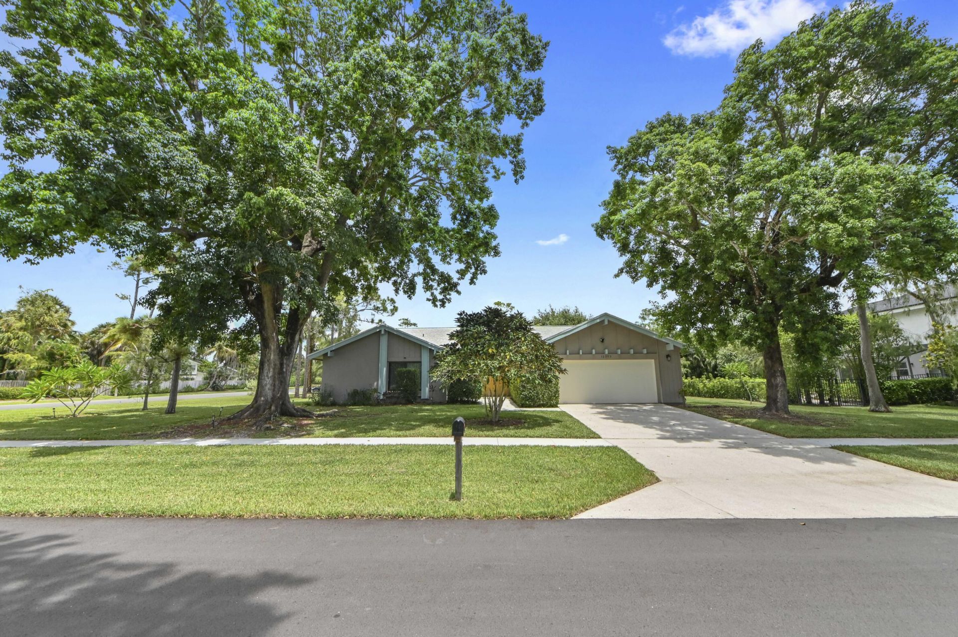 12373 Sawgrass Court, Wellington, FL 33414 Photo