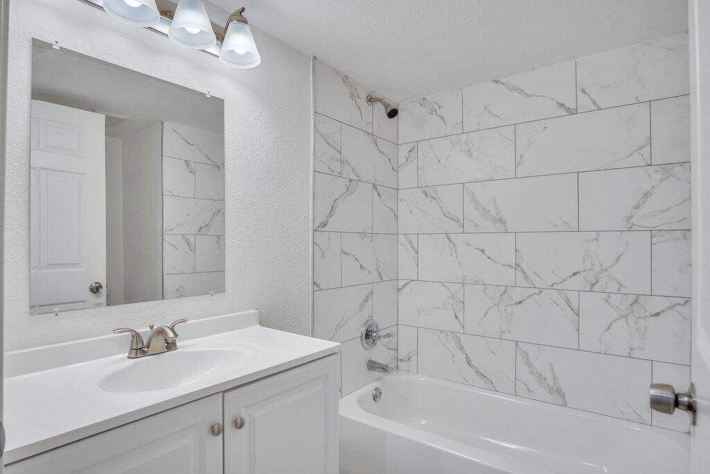 17388 Boca Club Boulevard, Unit 201, Boca Raton, FL 33487 Photo