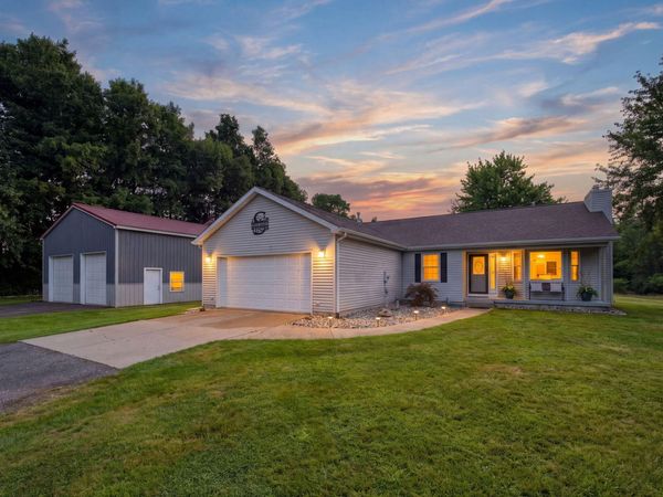 2777 Blackman Road, Jackson, MI 49201