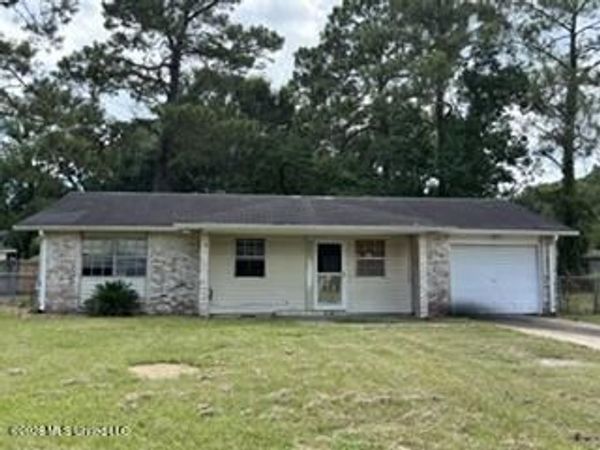 2601 Lawn Circle, Gautier, MS 39553