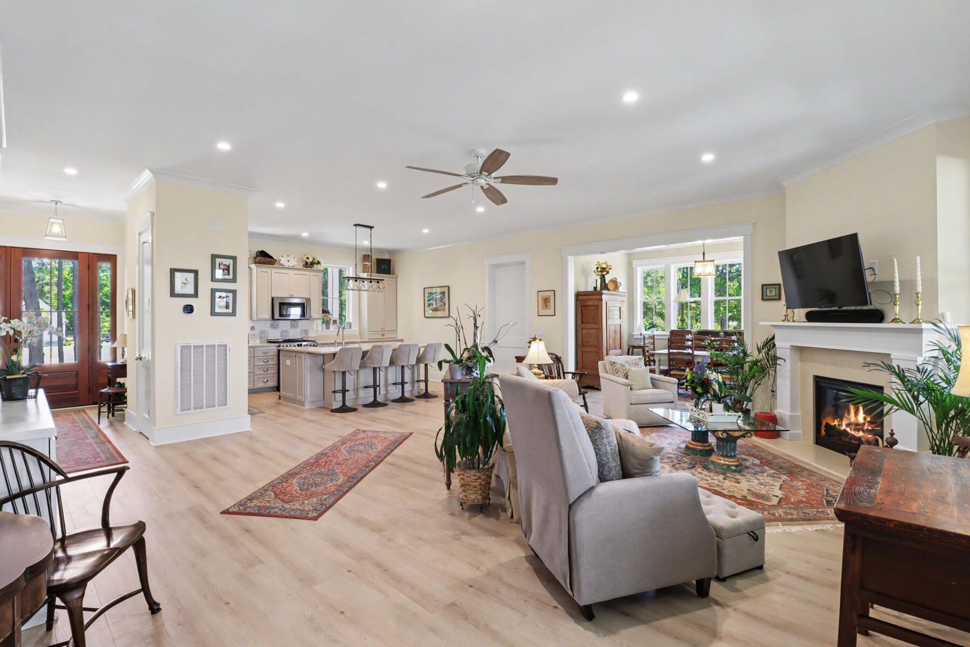 374 Commonwealth Road Photo 16