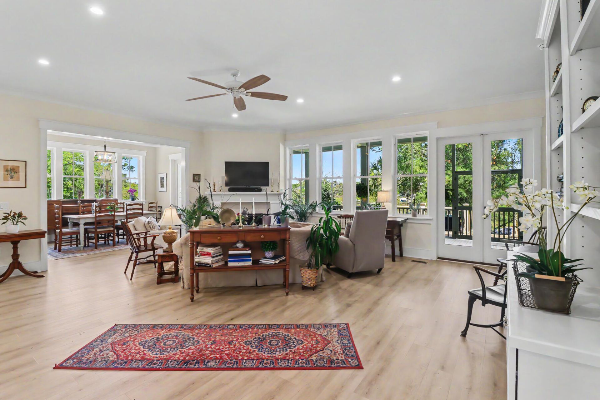 374 Commonwealth Road Photo 17