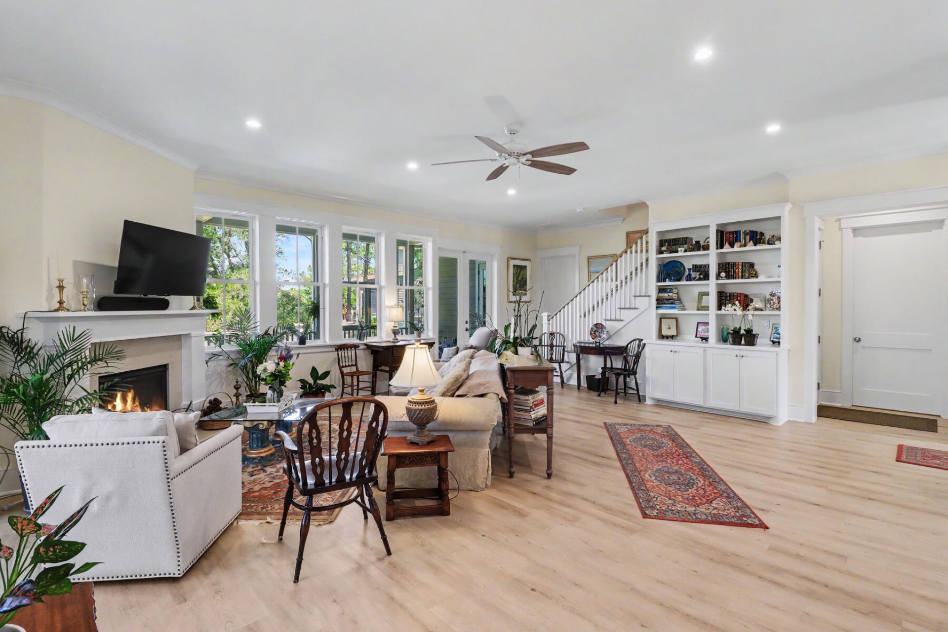 374 Commonwealth Road Photo 18