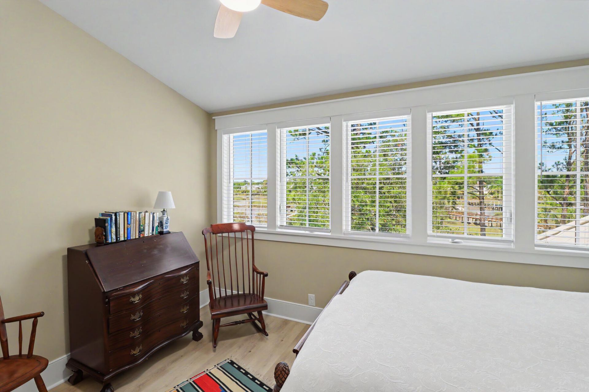 374 Commonwealth Road Photo 41