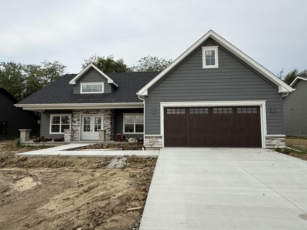 1913 S Stone Creek Boulevard , Urbana, IL 61802