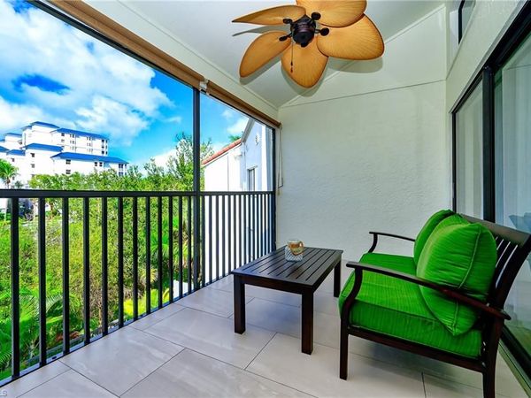 586 Beachwalk CIR, Unit O-305, NAPLES, FL 34108
