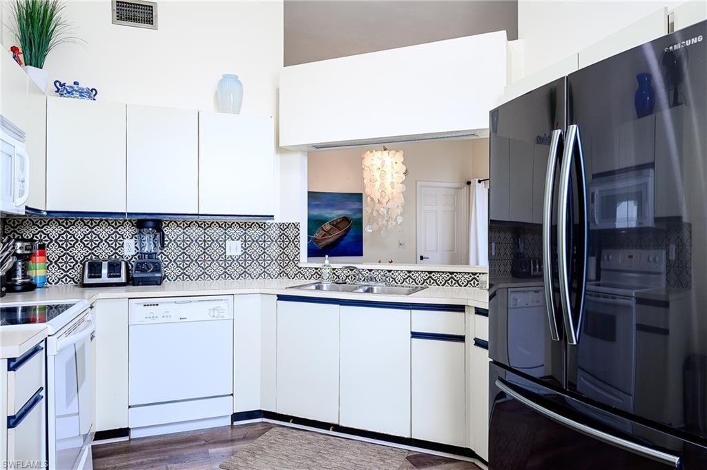 586 Beachwalk Cir, Unit O-305, Naples, FL 34108 Photo