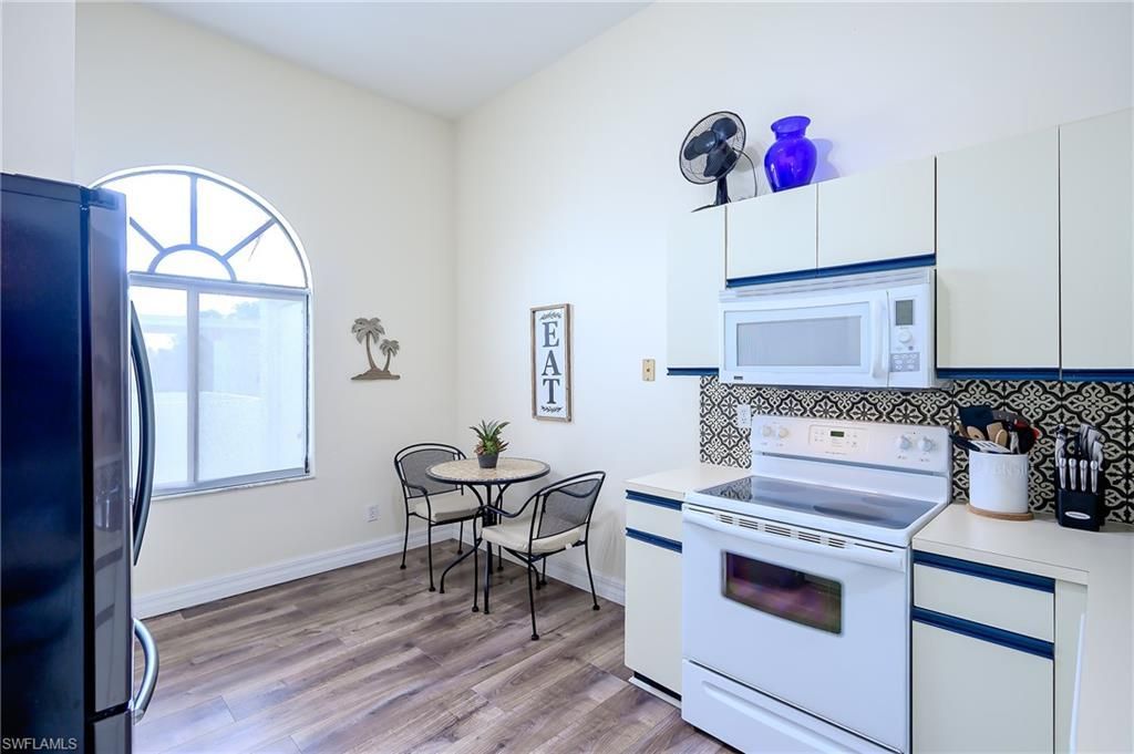 586 Beachwalk Cir, Unit O-305, Naples, FL 34108 Photo