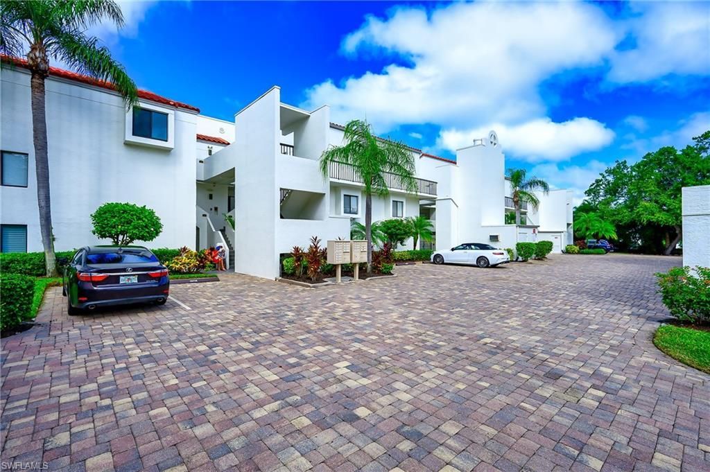 586 Beachwalk Cir, Unit O-305, Naples, FL 34108 Photo