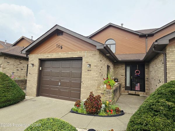 105 Countrywood Drive, Hanover Township, PA 18706