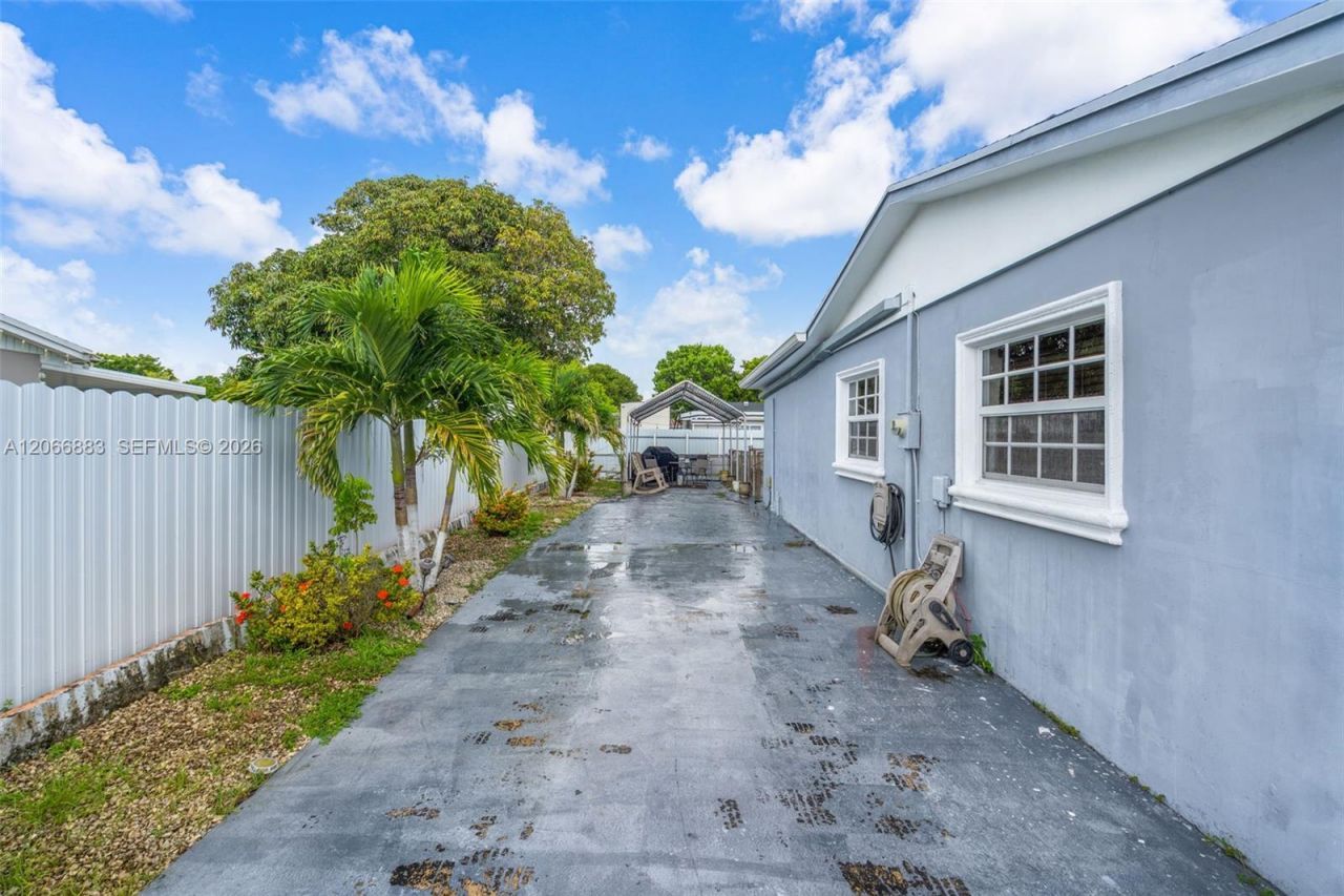 20514 NW 44th Pl, Miami Gardens, FL 33055 Photo