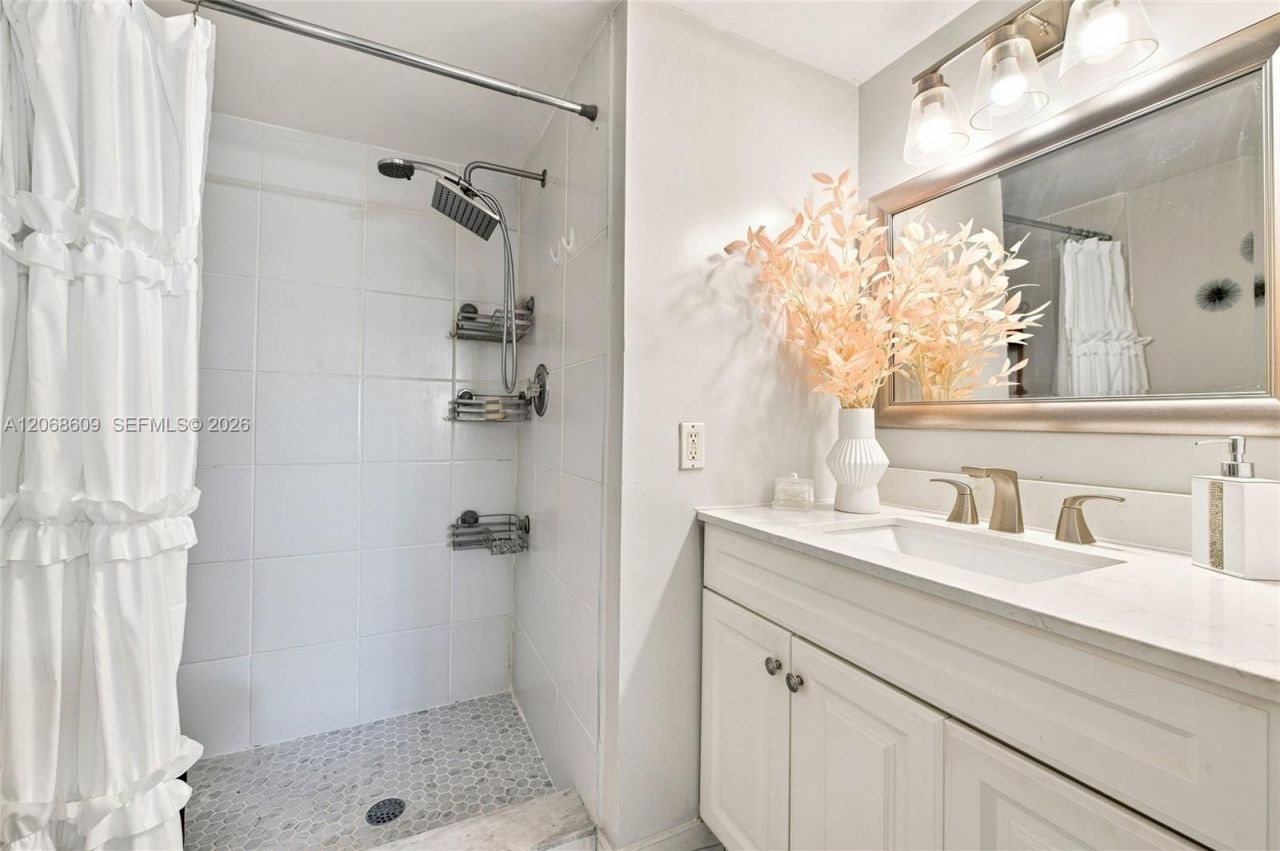 2741 N Pine Island Rd , Unit 302, Sunrise, FL 33322 Photo