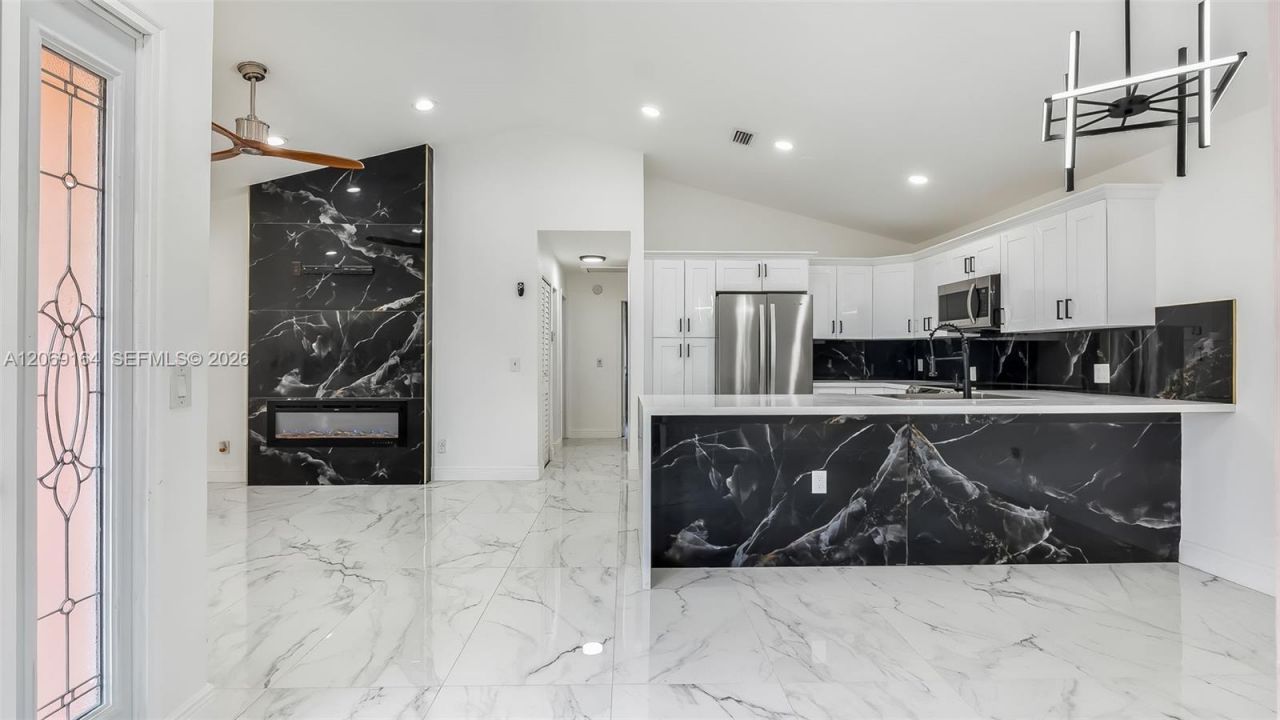 2421 SW 84th Ter , Miramar, FL 33025 Photo