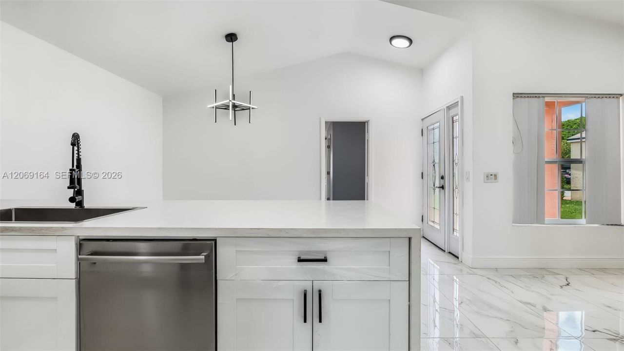 2421 SW 84th Ter , Miramar, FL 33025 Photo