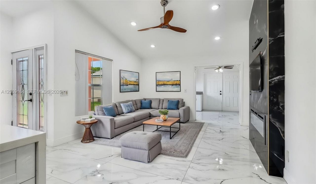 2421 SW 84th Ter , Miramar, FL 33025 Photo