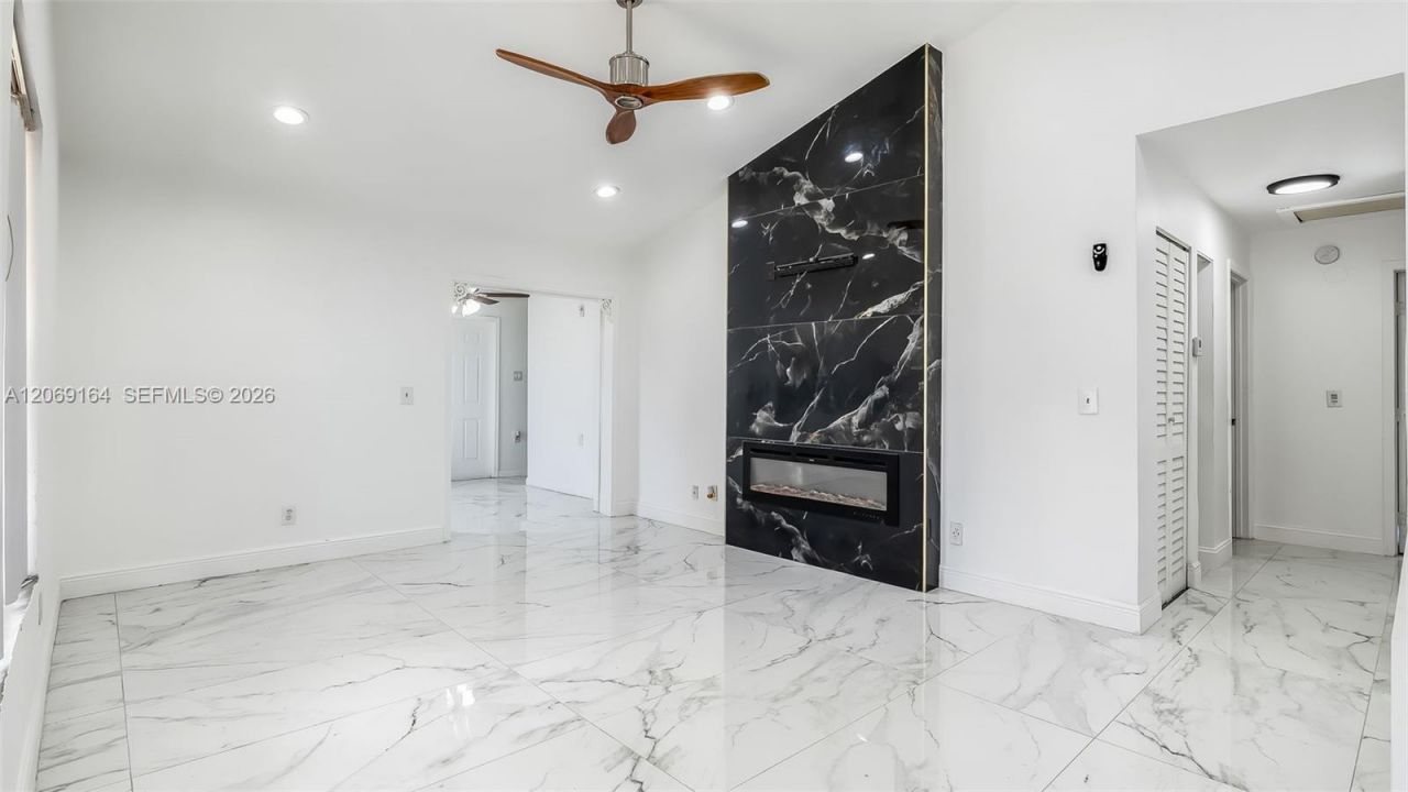 2421 SW 84th Ter , Miramar, FL 33025 Photo