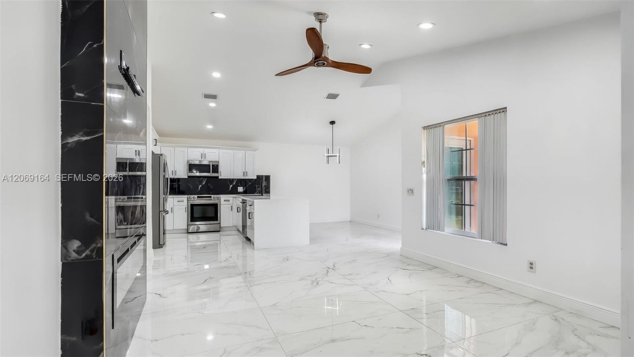 2421 SW 84th Ter , Miramar, FL 33025 Photo