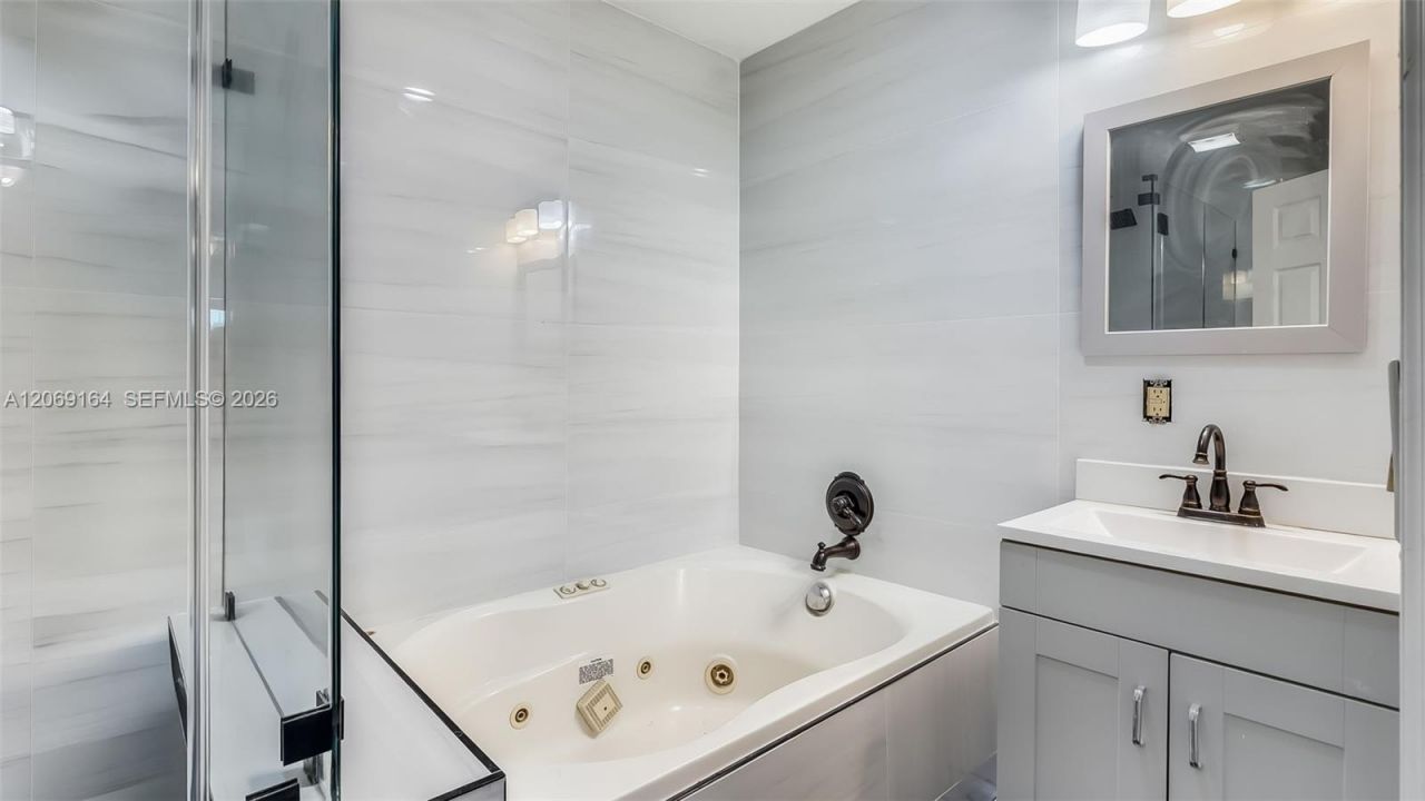 2421 SW 84th Ter , Miramar, FL 33025 Photo