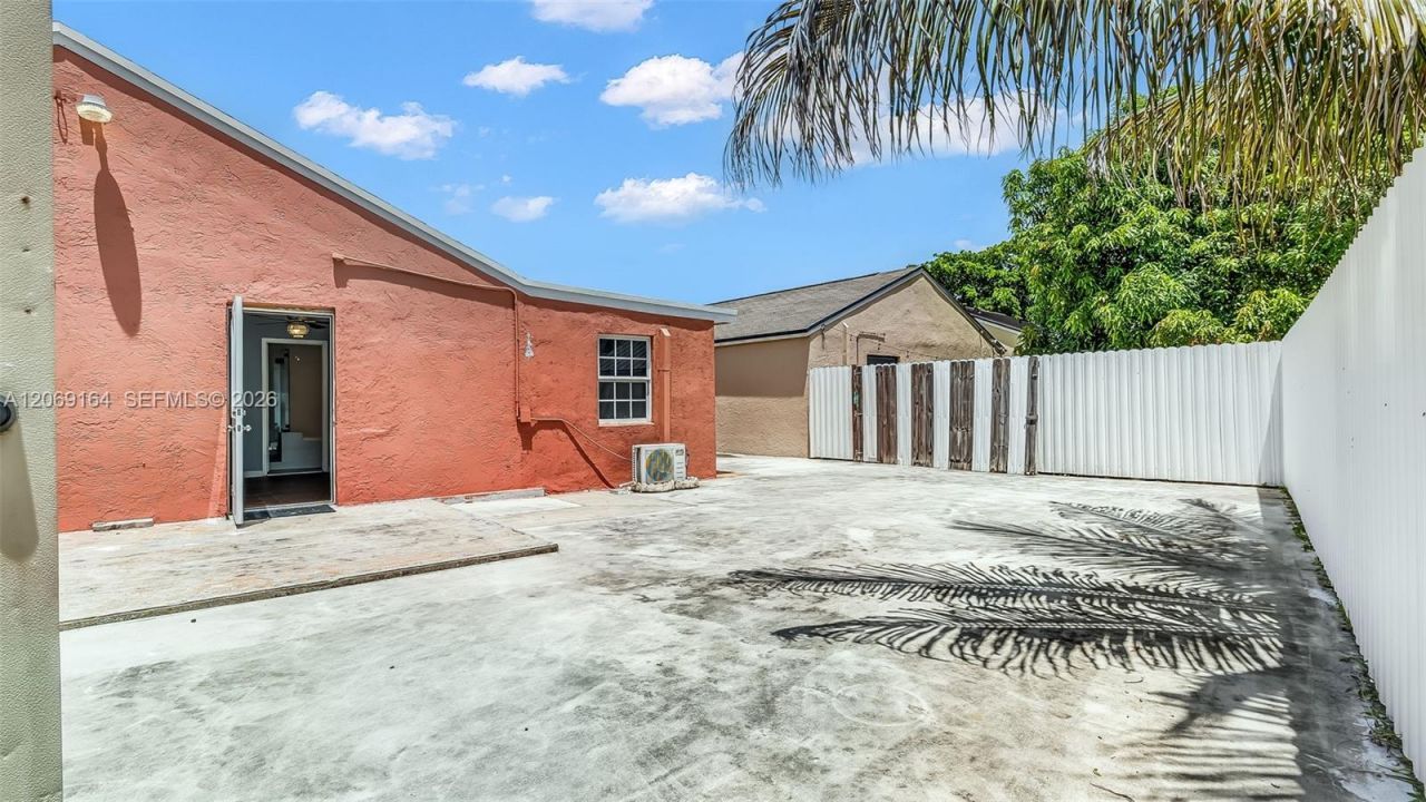 2421 SW 84th Ter , Miramar, FL 33025 Photo