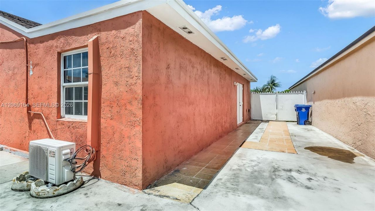 2421 SW 84th Ter , Miramar, FL 33025 Photo