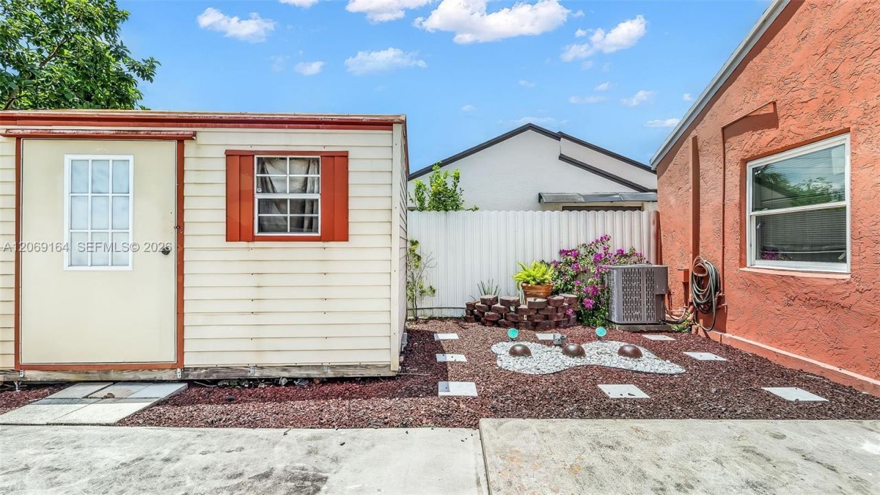 2421 SW 84th Ter , Miramar, FL 33025 Photo