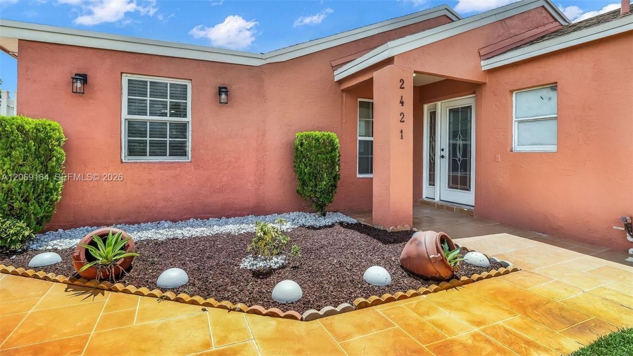 2421 SW 84th Ter , Miramar, FL 33025 Photo