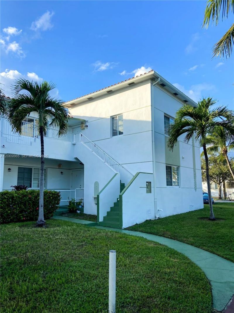 7130 Rue Versailles , Unit 10, Miami Beach, FL 33141 Photo