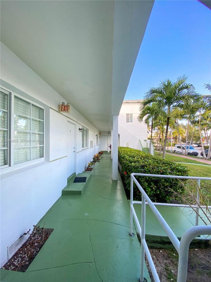 7130 Rue Versailles , Unit 10, Miami Beach, FL 33141 Photo