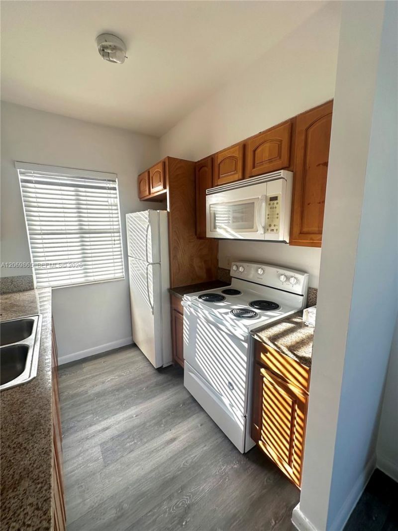 7130 Rue Versailles , Unit 10, Miami Beach, FL 33141 Photo