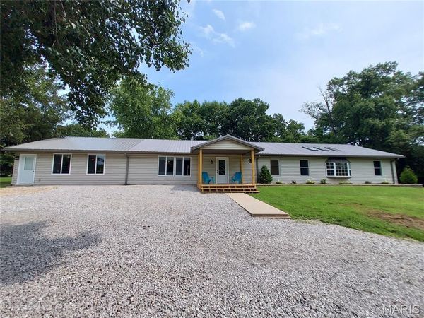 685 Old National Trail, Pocahontas, IL 62275