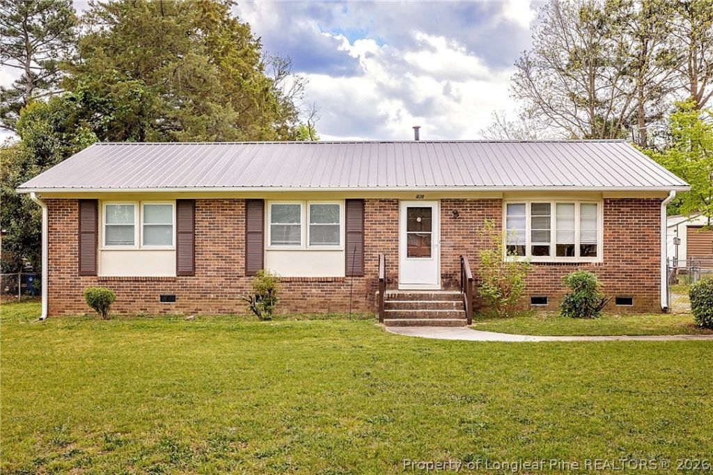 429 Morningside Drive, Fayetteville, NC 28311 Main Photo